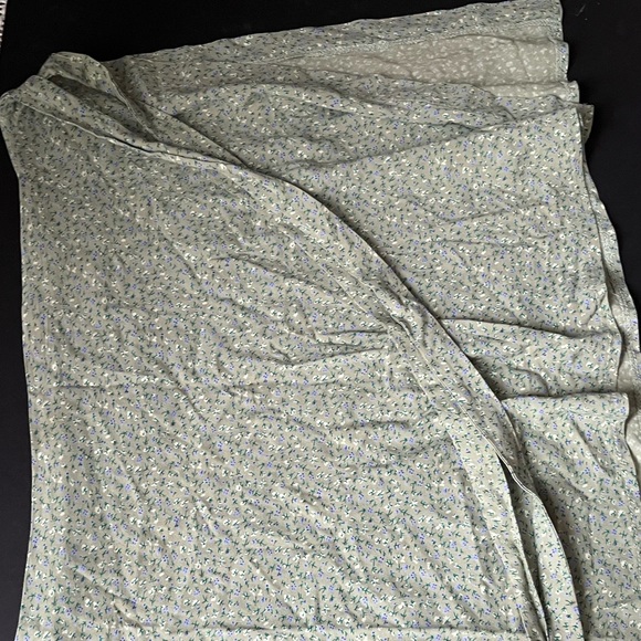 Brandy Melville Adjustable Floral Green Wrap Skirt - Picture 4 of 6